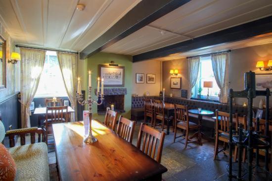 Bayley Arms Hotel Hurst Green  Ngoại thất bức ảnh